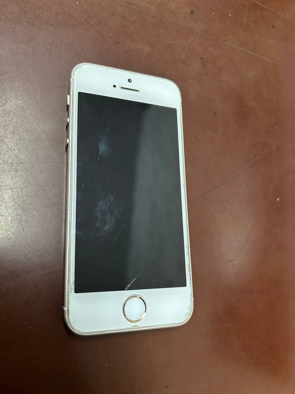 Iphone SE 16GB Gold