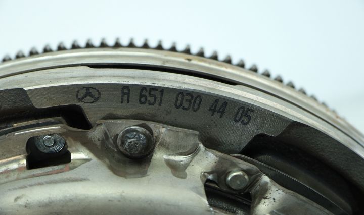 Volanta cu dublu ambreiaj A6510304405 A 651 030 44 05 Mercedes-Benz C