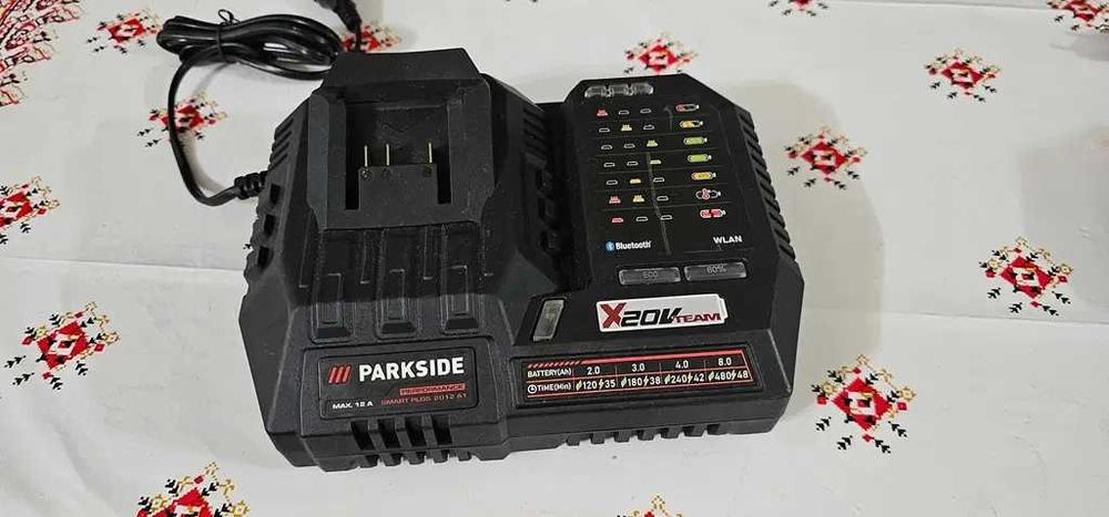 incarcator dublu 20V 4, 5Ah cu 2 acumulatori 20V 4Ah smart  Parkside