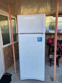 Vând frigider cu două uși defect