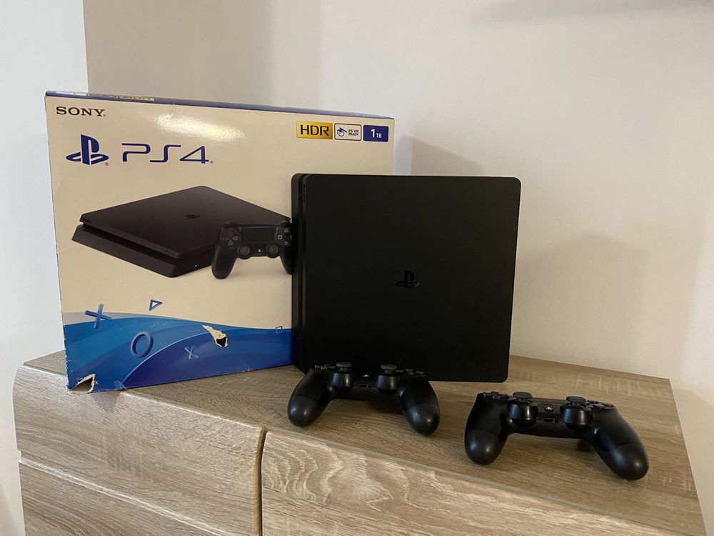 Playstation 4 slim