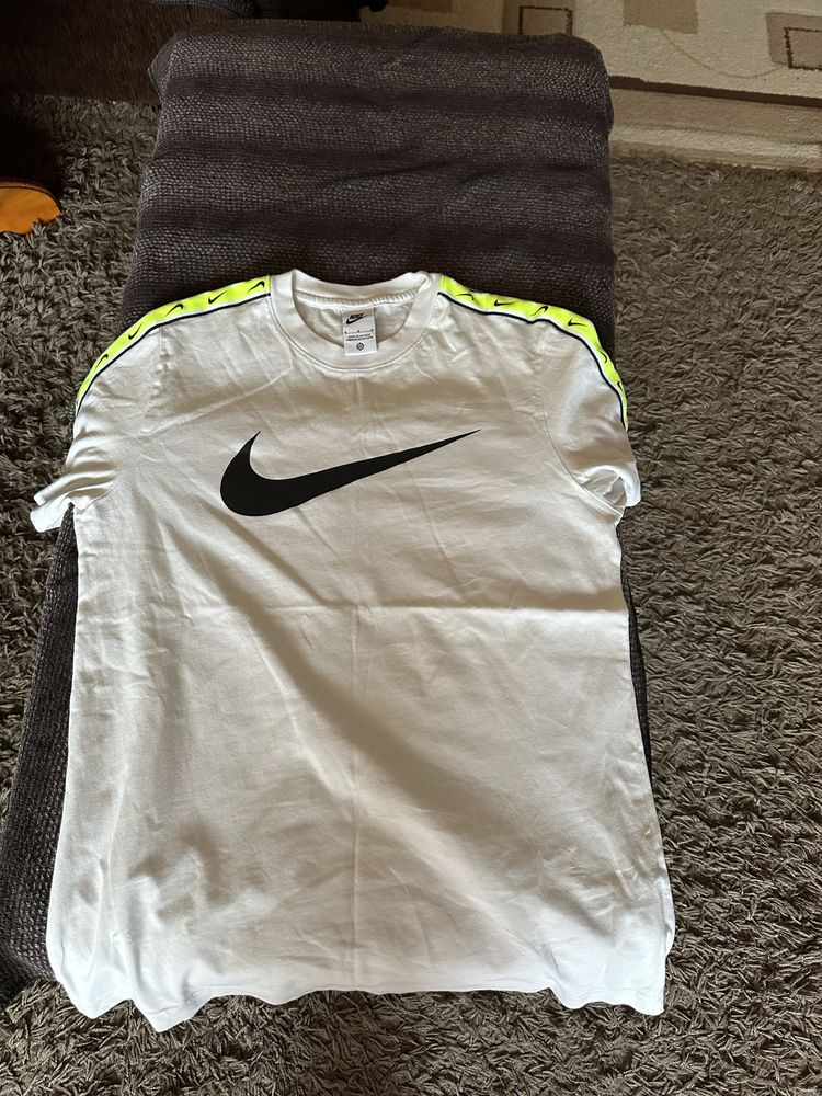 Nike тениска и къси гащи
