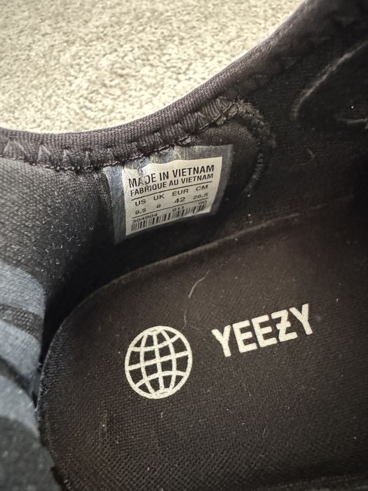 Vand yezzy negri noi marimea 42 negri