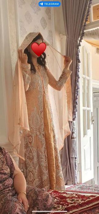 Indiskiy sari yap yangidek turipti bor yo‘g‘i 1 marta kiyilgan