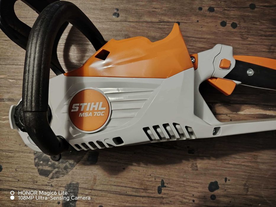 Drujba pe baterie stihl noua in cutie