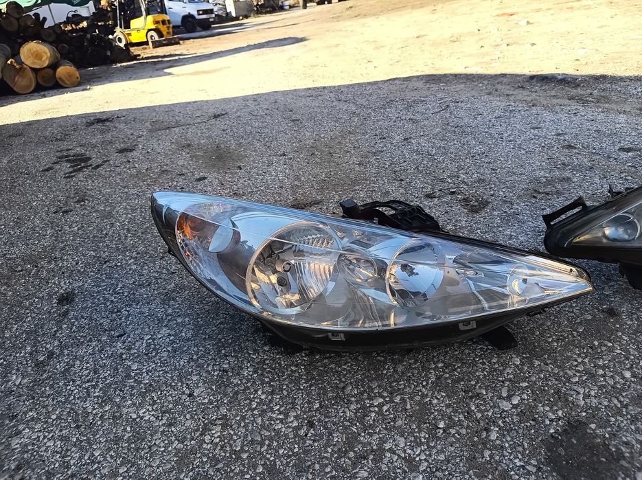 Фарове Пежо 207 .