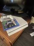 Vand ps4 slim o maneta si cateva jocuri fifa