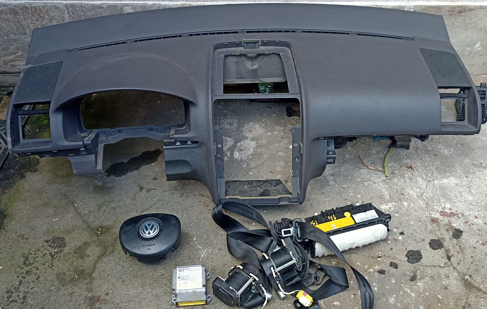 Planșa bord ( chit complet cu airbag-uri și centuri ) Vw Touran