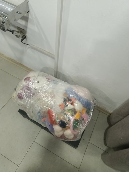 Много плюшени играчки