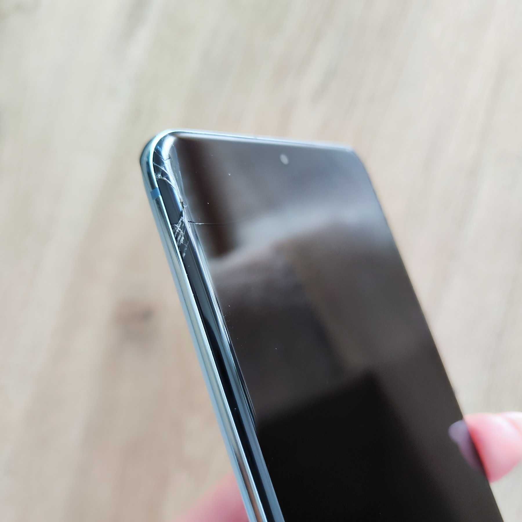 Samsung Galaxy S20 с повреда в дисплея