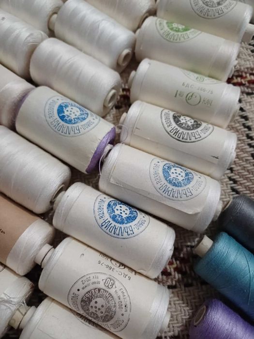 Продавам шивашки макари бели и цветни