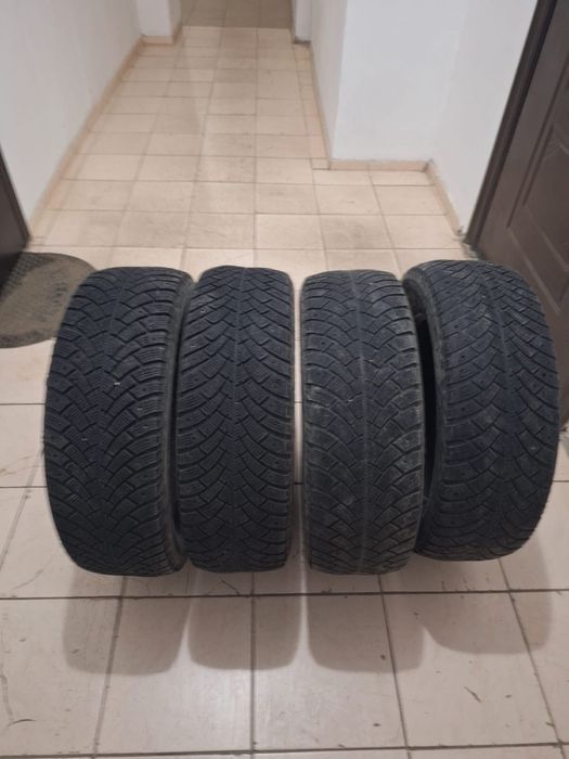 Продам зимняю резину на 16 липучка R16