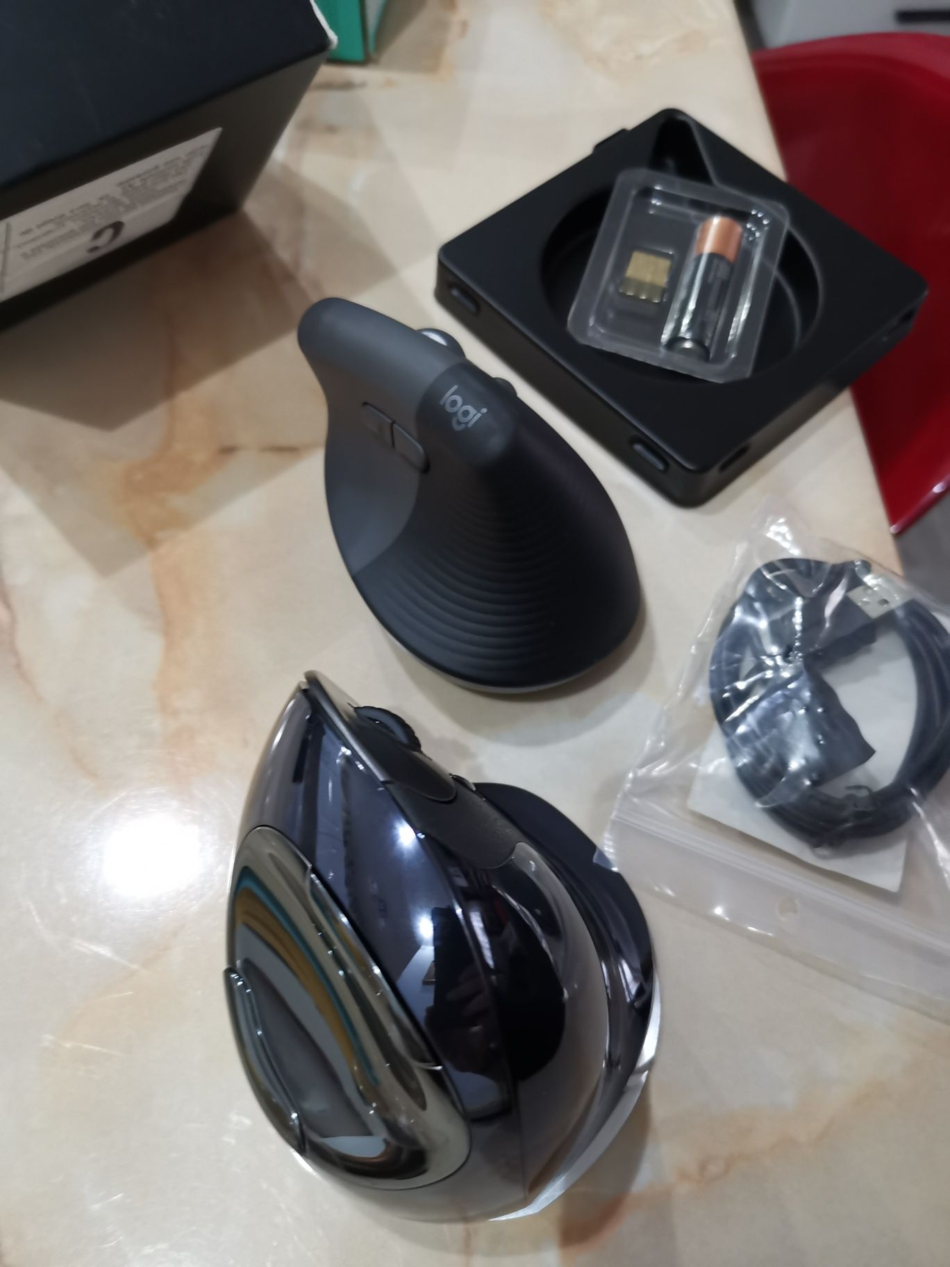 Mouse Logitech și Evoluent Wireless Gaming!