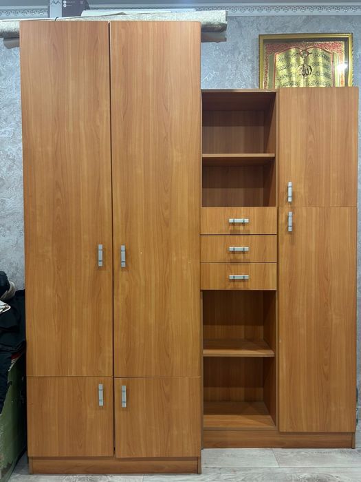 Шкаф                .