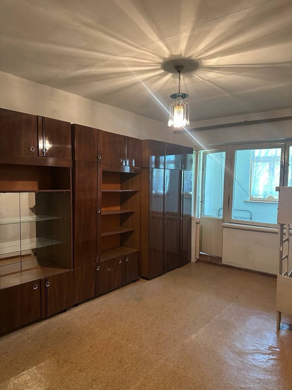 Срочно продается 2 комнатная квартира в городе Чирчике