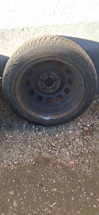 Vand sau schimb un set de jante pe 16 cu tot cu anvelope