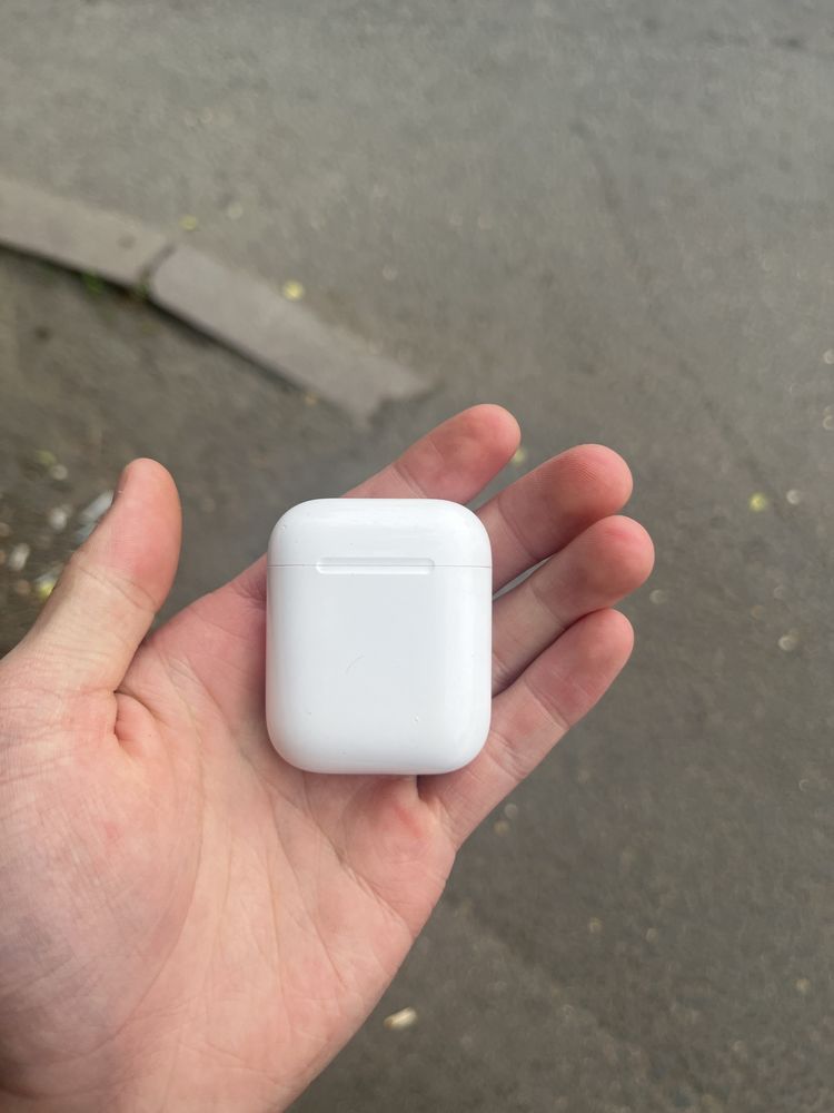 Продаю AirPods 2 (оригинал)