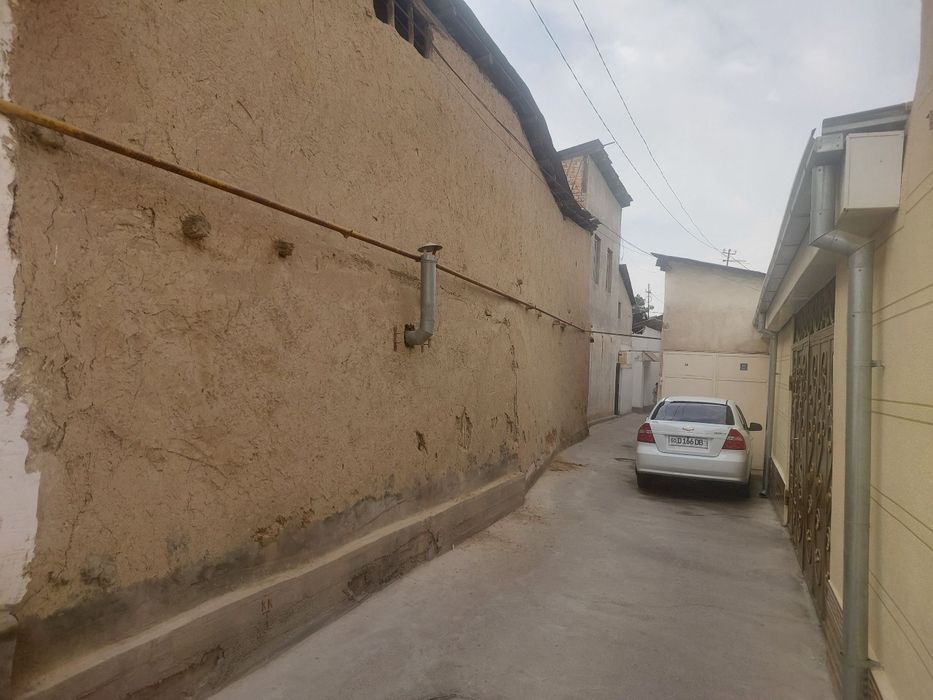 Шайхонтохур тумани Чорсу Куштут махаллада3,5сотих ховли сотилади.