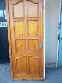Продается двери деревянные.