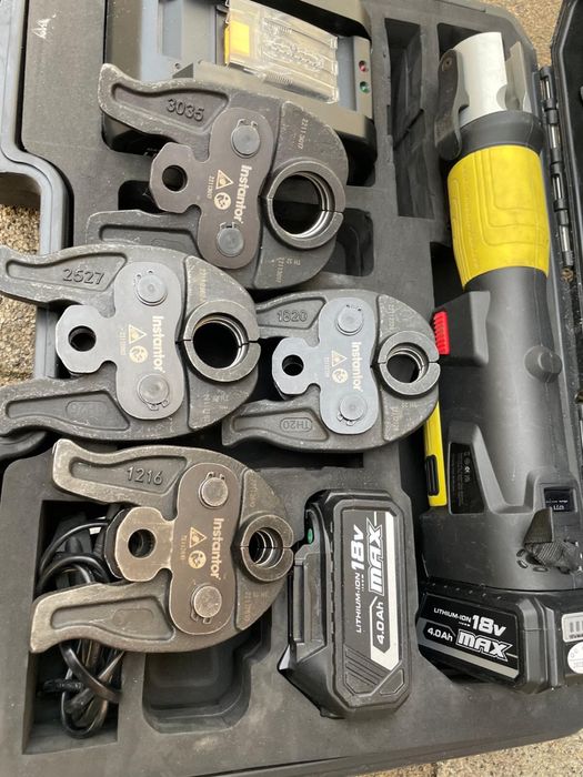 Presa sertizat cu bacuri th 16 20 26 si 32