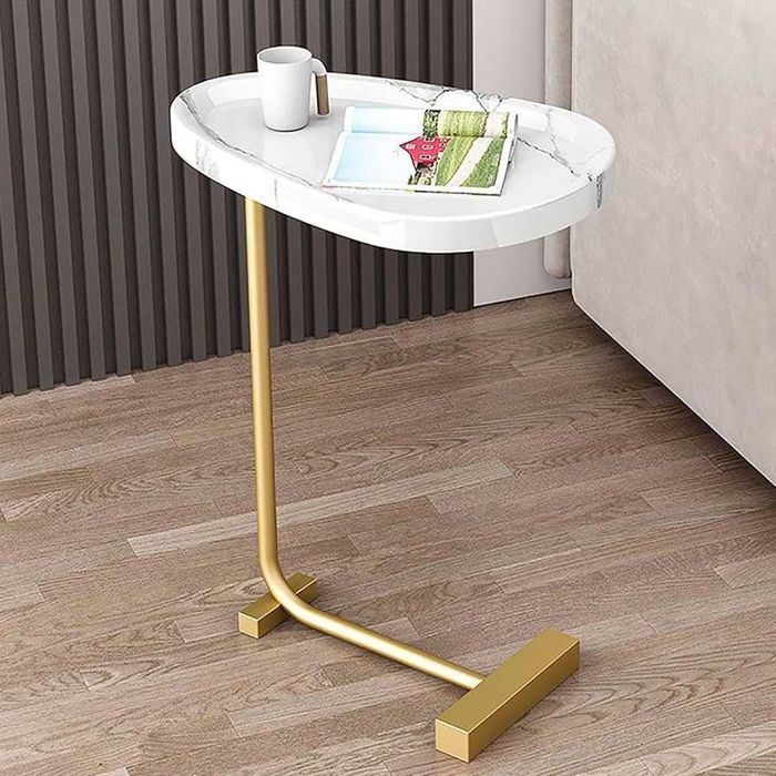 Masuta de cafea design nordic, cu blat alb si cadru metalic auriu