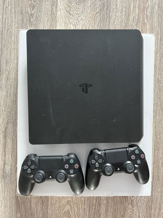 Продам Sony playstation 4