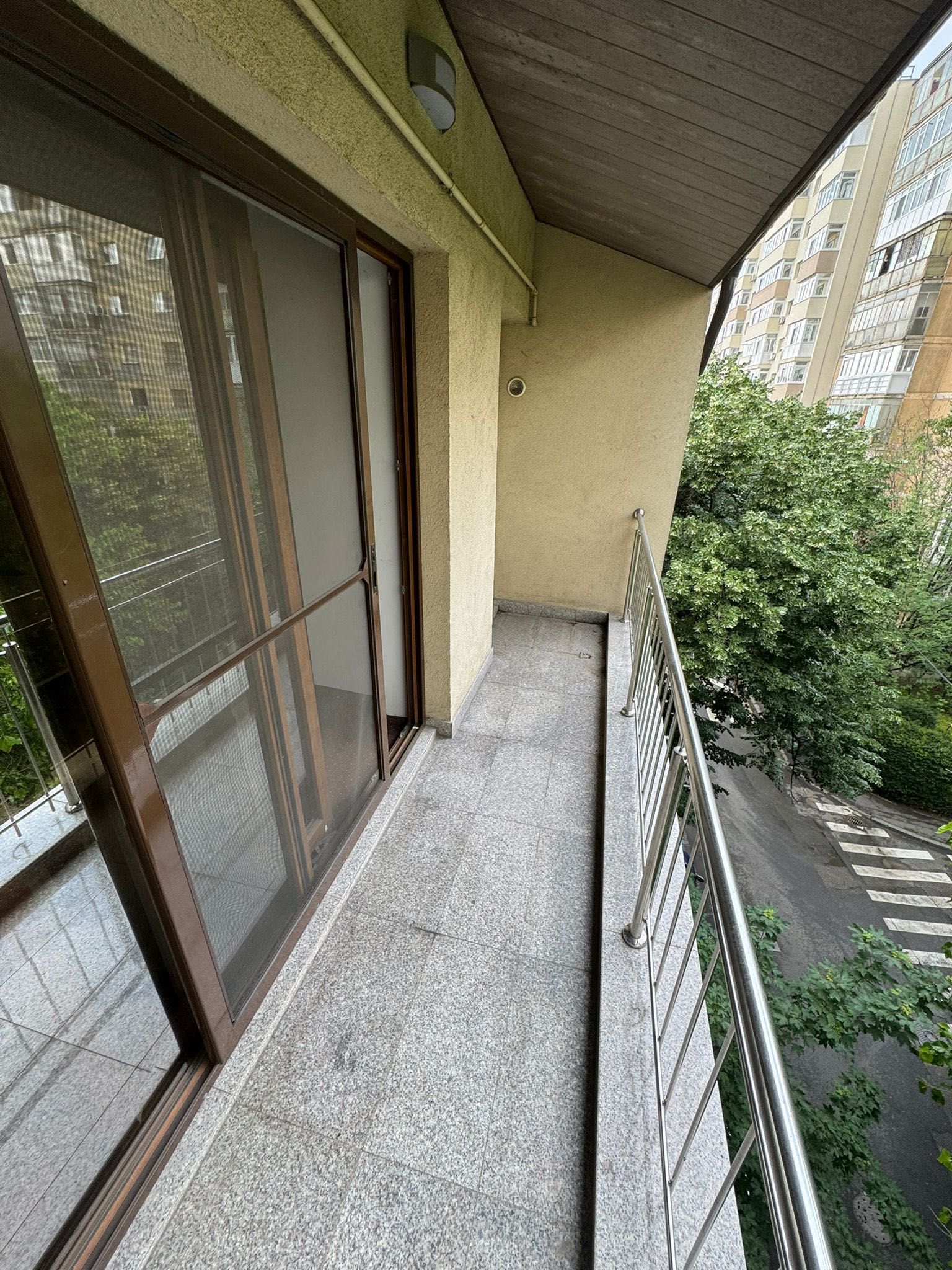 Închiriez apartament zona Bucur Obor