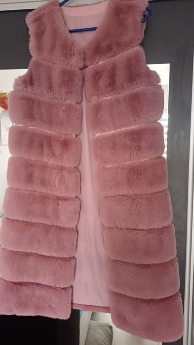 Vestă blana artificiala aproape  noua,în stare foarte bună!