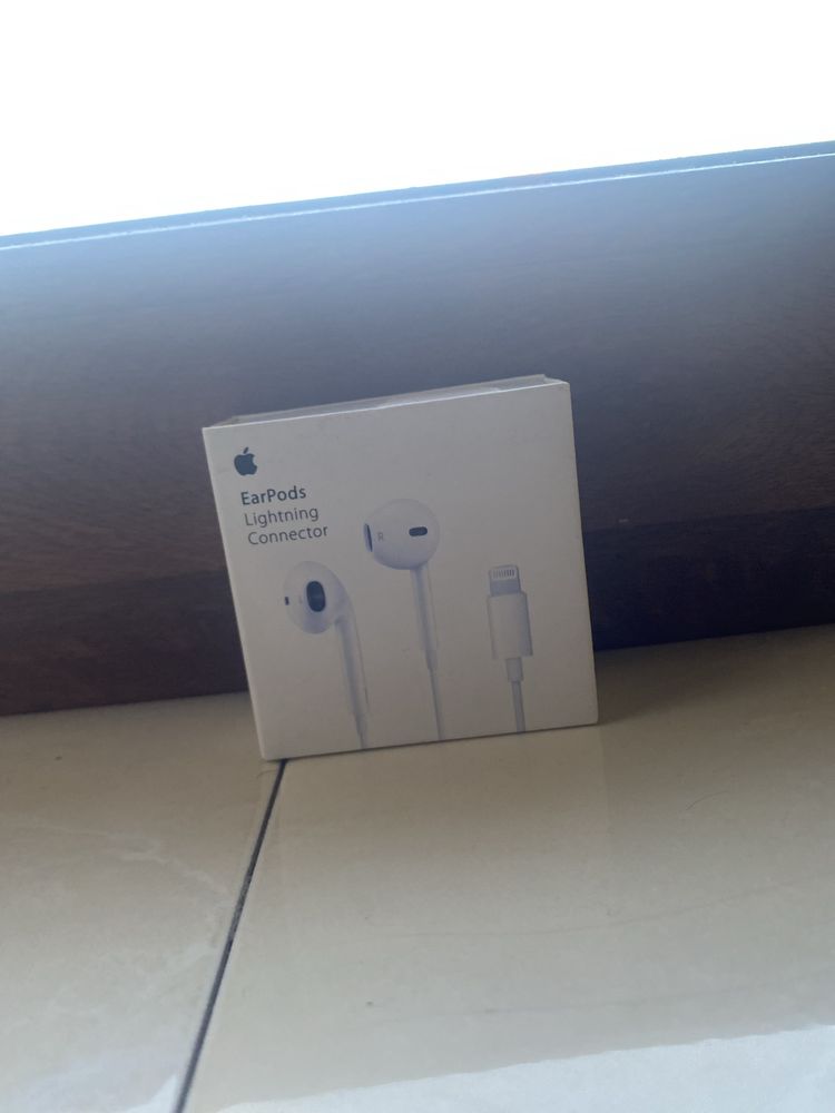 Apple EarPods lightining connector