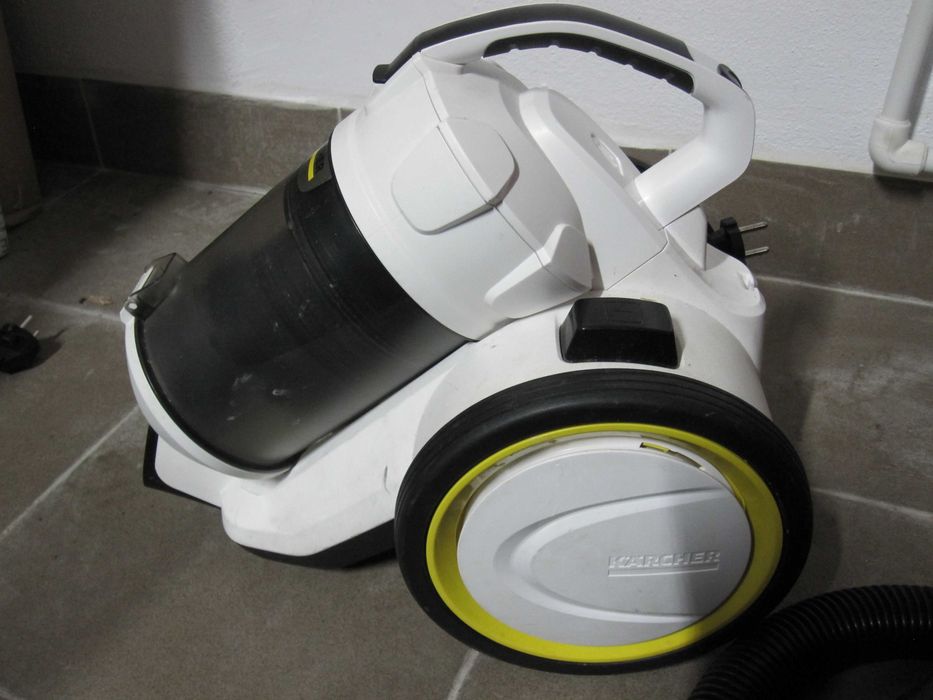 Aspirator fara sac Karcher VC 3, aspirare uscata, uz casnic