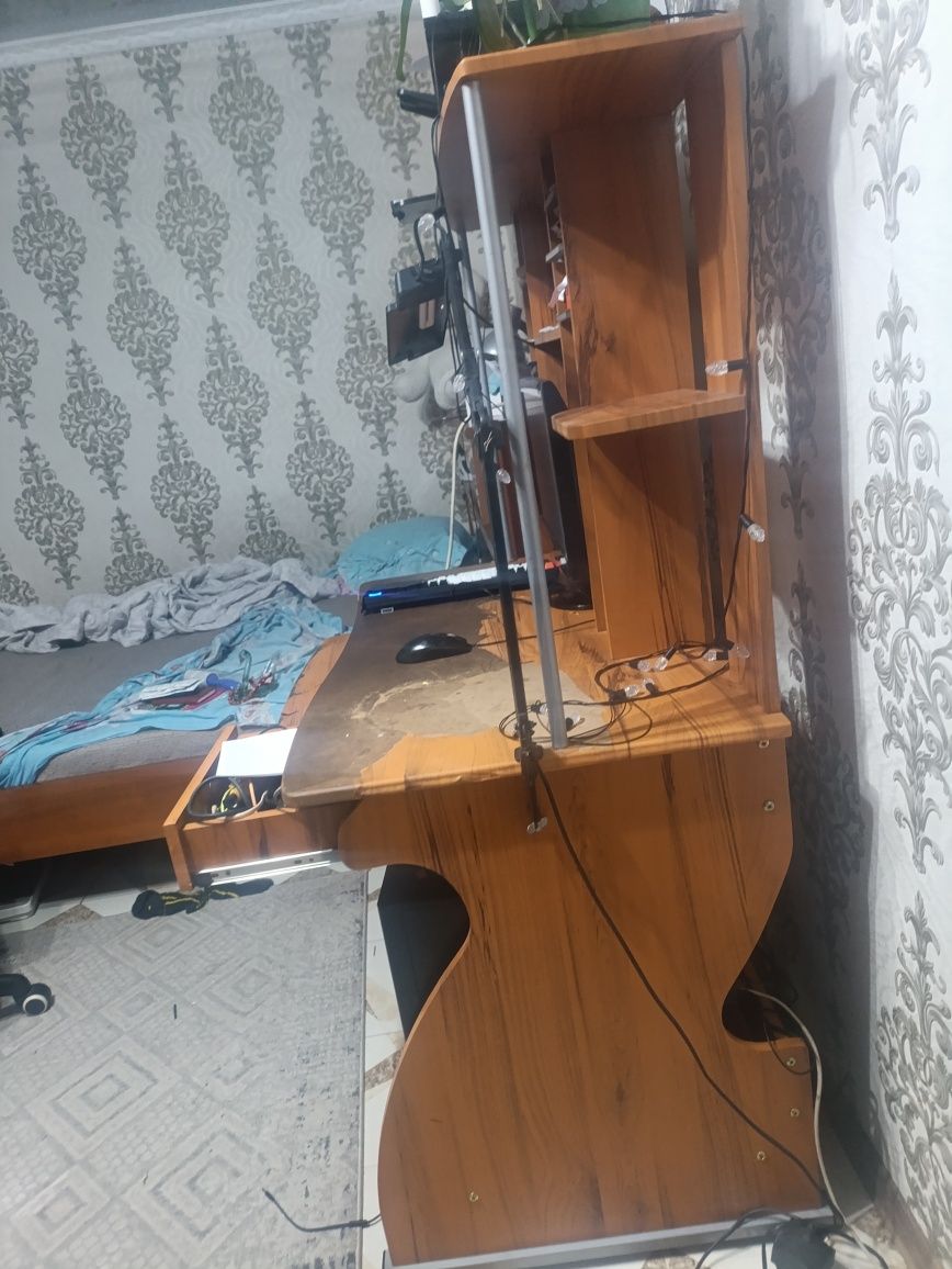 Компьютерный стол