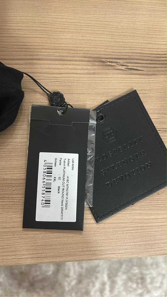 Чисто нова тениска на Philip plein