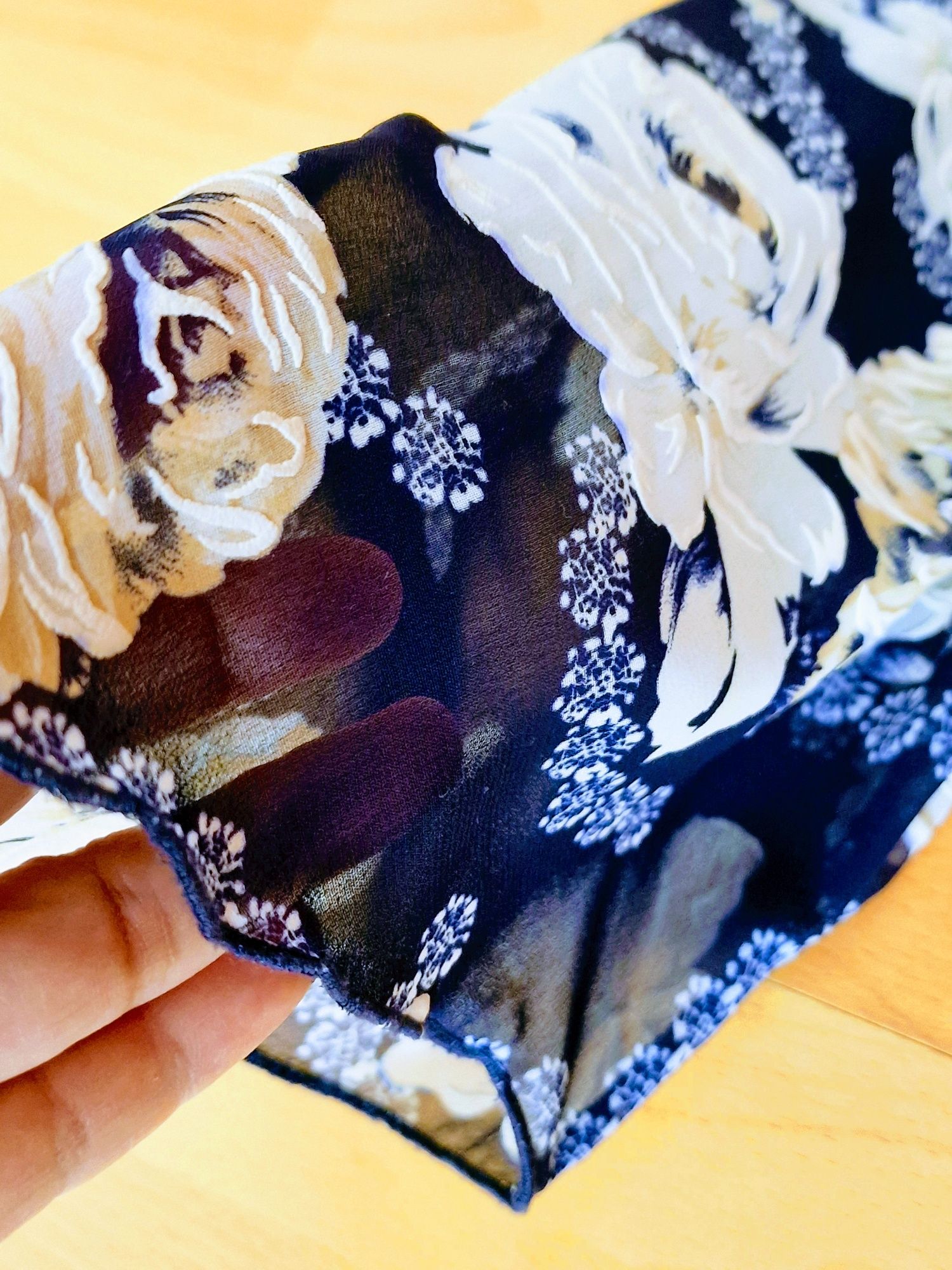 Bluza dama model floral,insertii voal,super calitate