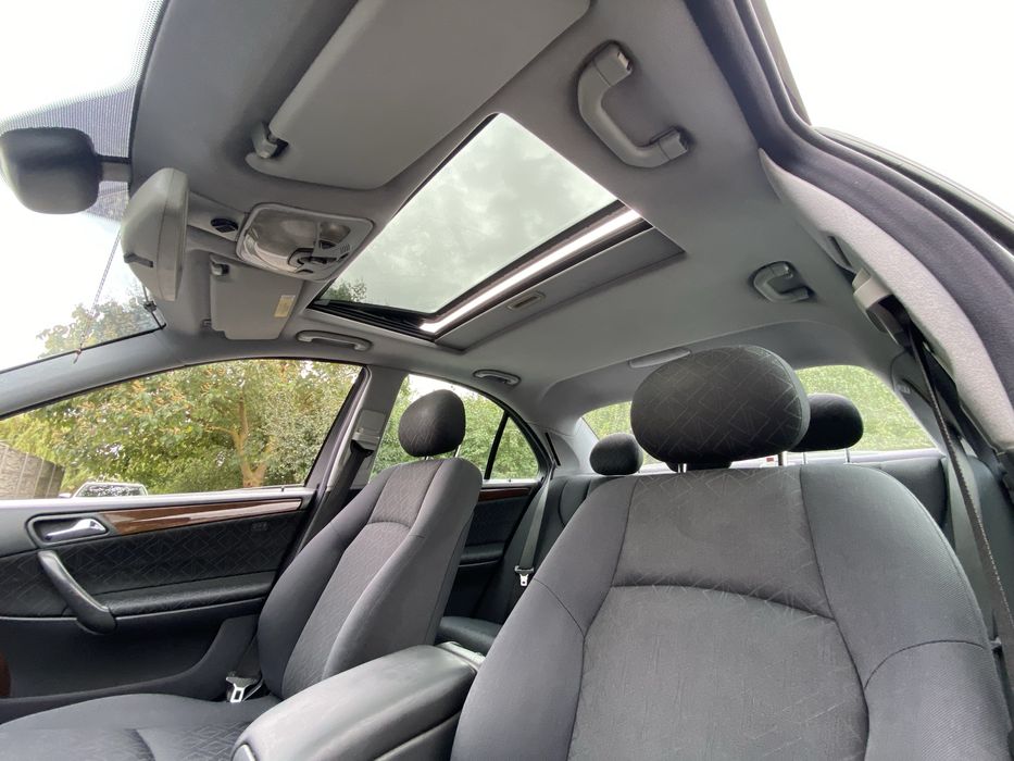 Vând / Schimb Mercedes C-Class 220 CDI (2004)