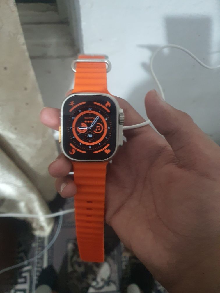 Продаётся watch 8 ultra  с коробкой в хорошем состоянии