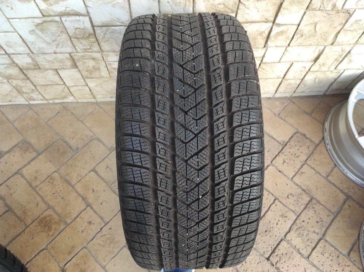 Зимна гума Pirelli 275/35/20 Sotto zero 3 RFT