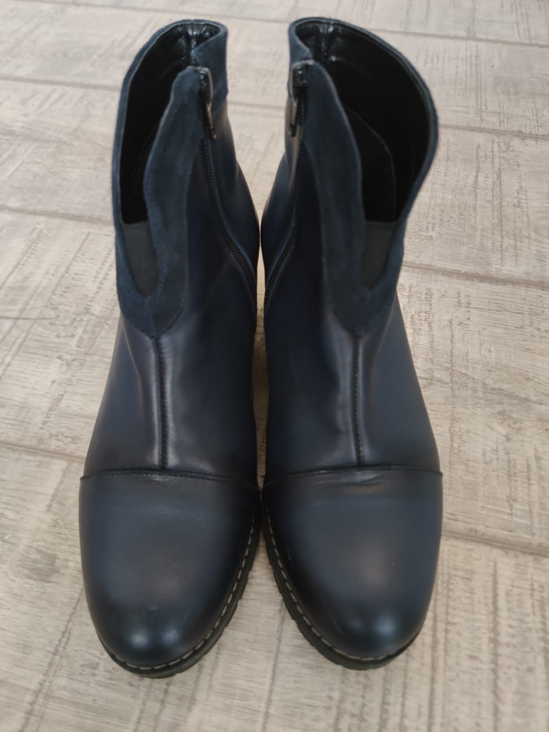 Ghete , cizme de iarna dama, piele naturala, 38
Marime 38

Fara defect