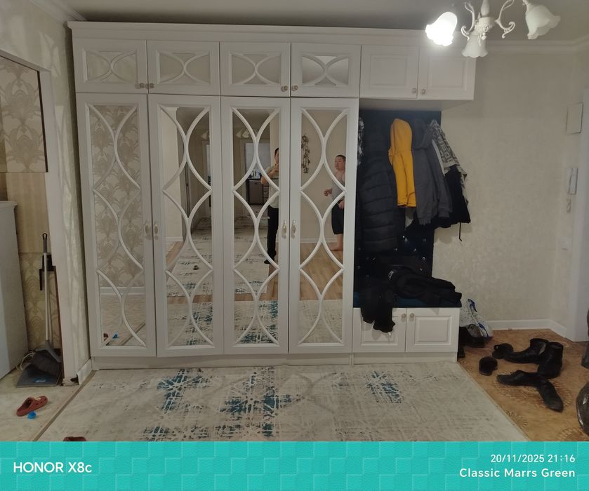 Шкаф для прохожий, в отличном состоянии. В связи переездом.