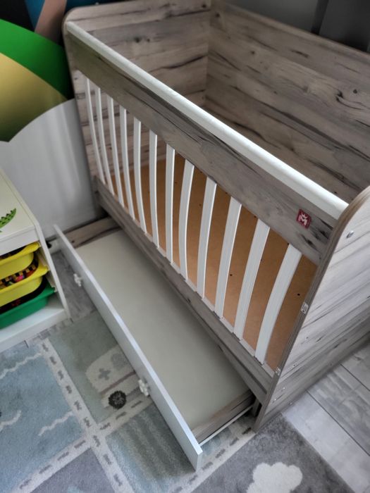 Детско дървено креватче с люлеещ механизъм + подарък Матрак