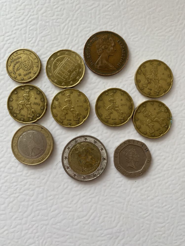 Vand monede vechi de colectie.