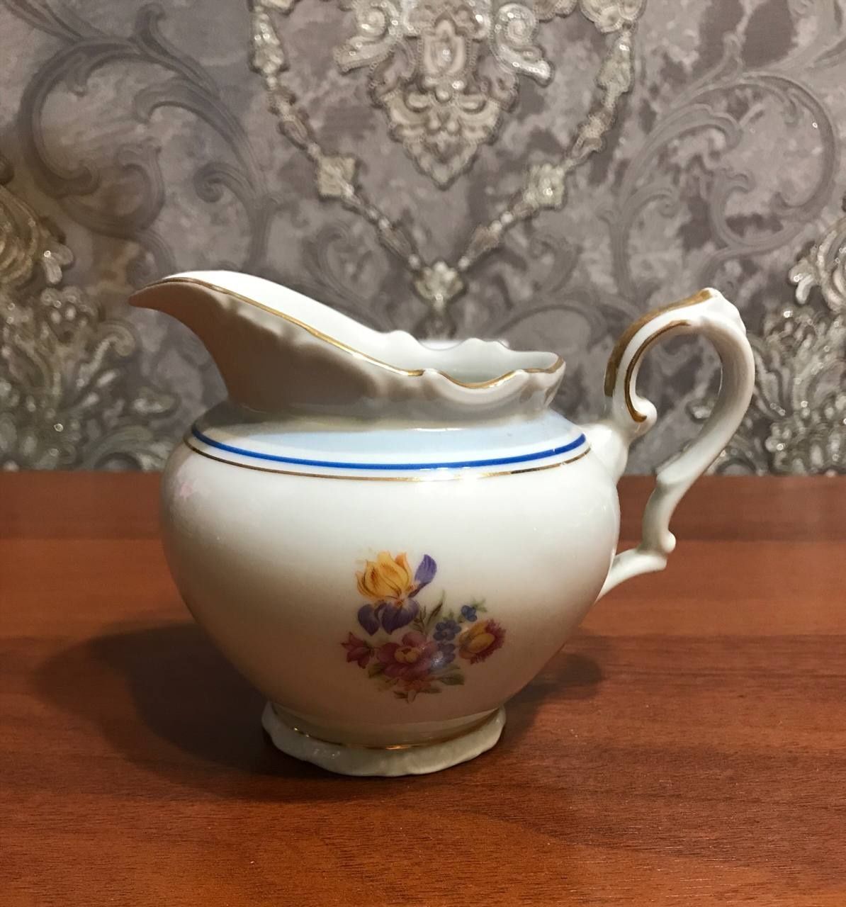 Молочники от сервизов.