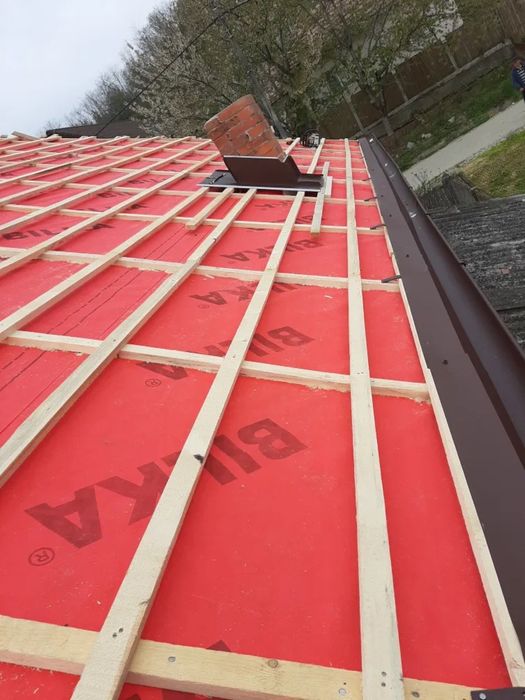 Executam acoperișuri/terase/ reparați