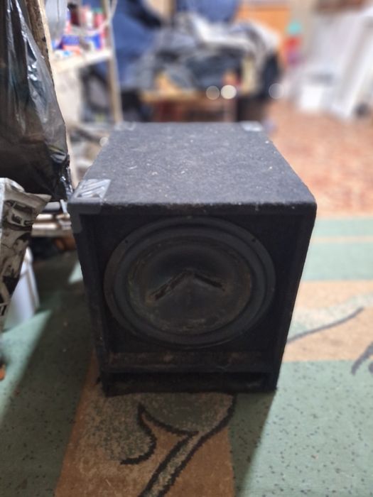 Продам сабвуфер в машину