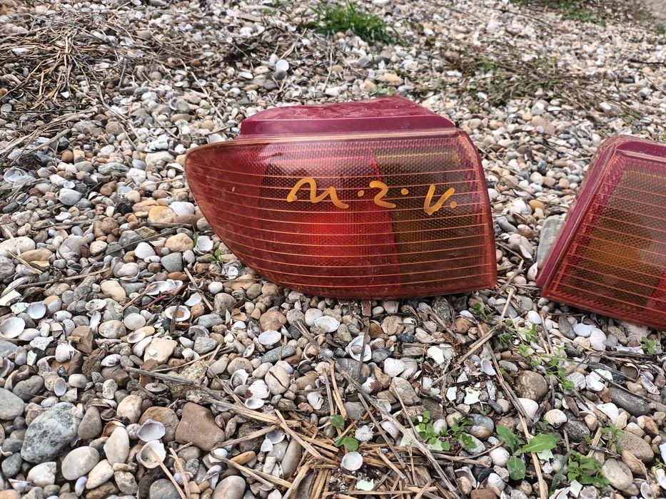 ляв и десен външен стоп за мазда 2 03- 07 MAZDA 2