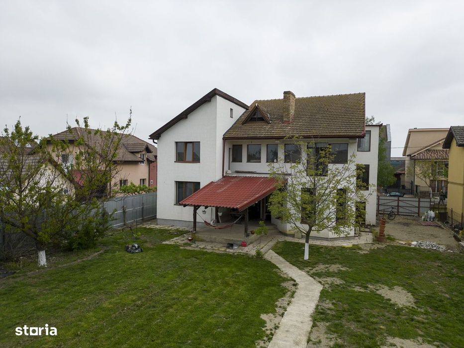 Vilă cu 8 camere în Săcălaz, Central