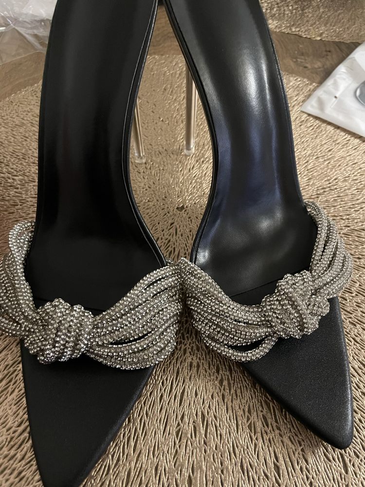 Елегантни,официални обувки на ток