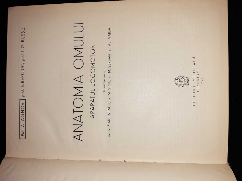Carte de medicină. Anatomia omului. Aparatul locomotor
