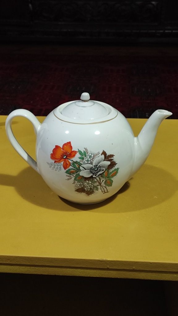 Продам чайники большие
