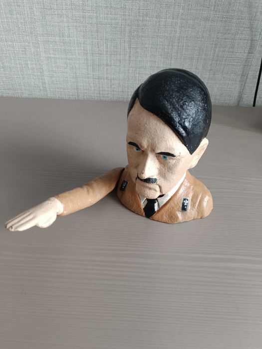 Чугунена лешникотрошачка - А. Хитлер