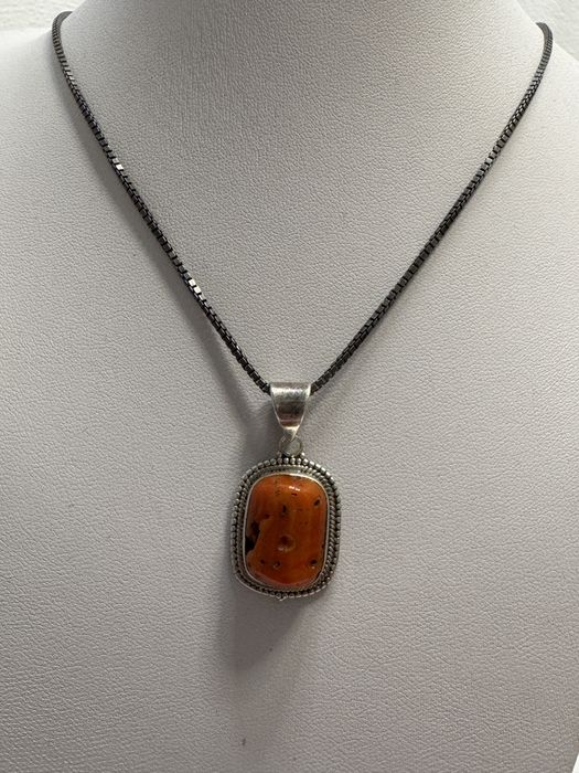 Pandantiv vechi, argint 925 cu piatra de coral orange. Navajo
